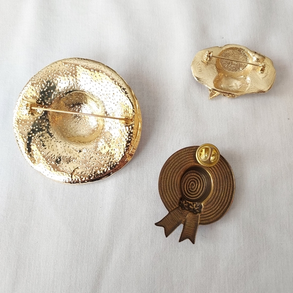 Red Hat Society brooch - Picture 3 of 3